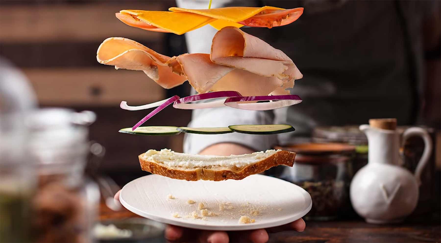 Wie man ein zusammenfliegendes Sandwich fotografiert fliegendes-sandwich 