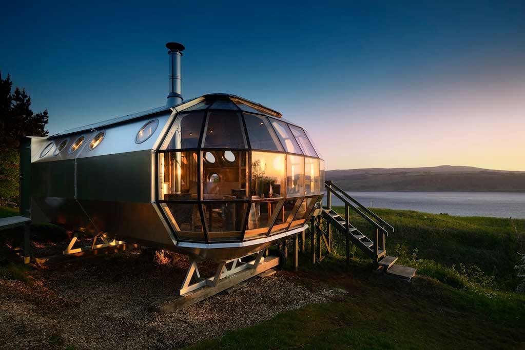 U-Boot-Haus inmitten der schottischen Highlands Airship-Roderick-James-Architects_01 