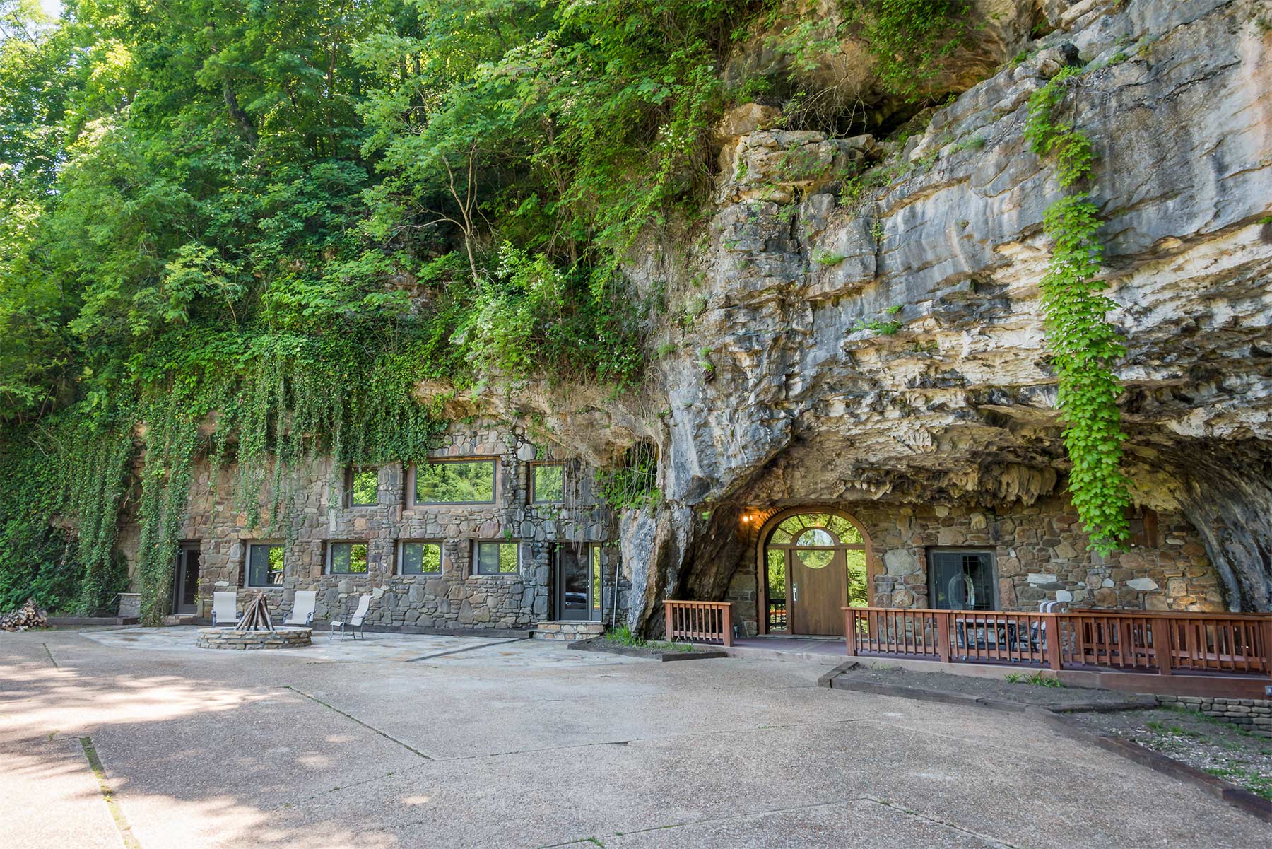 The Beckham Creek Cave Lodge