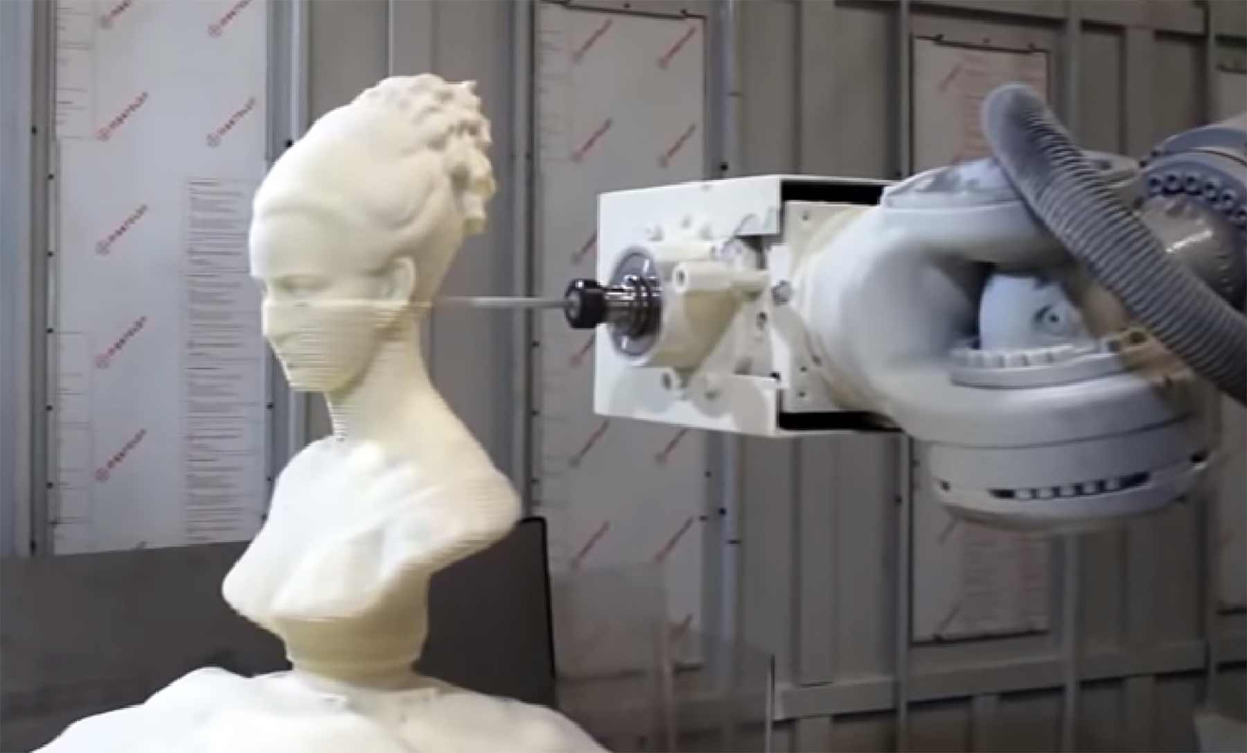 Dieser Roboter schnitzt superdetaillierte Skulpturen