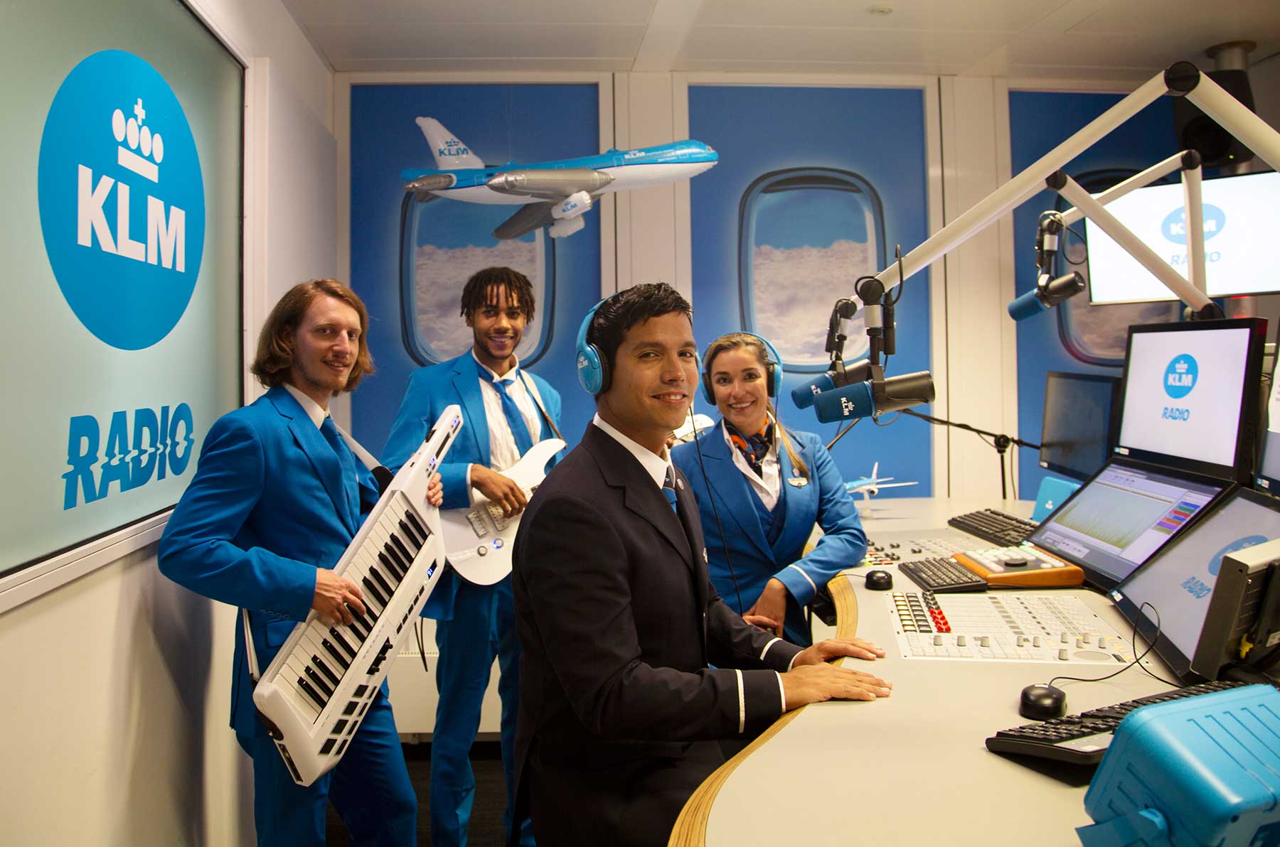 Ist KLM eine Bank, ein Restaurant oder ein Radiosender? KLM-radiosender-bank-restaurant-fluglinie_01 