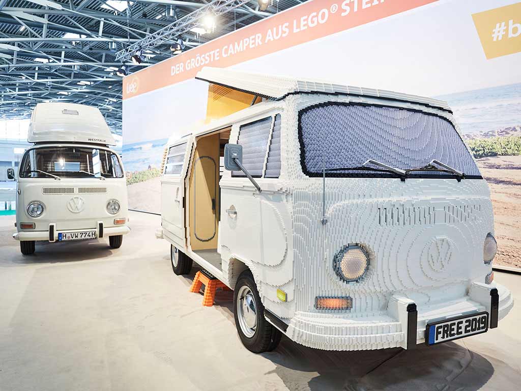 VW-Bulli aus 400.000 LEGO-Steinen