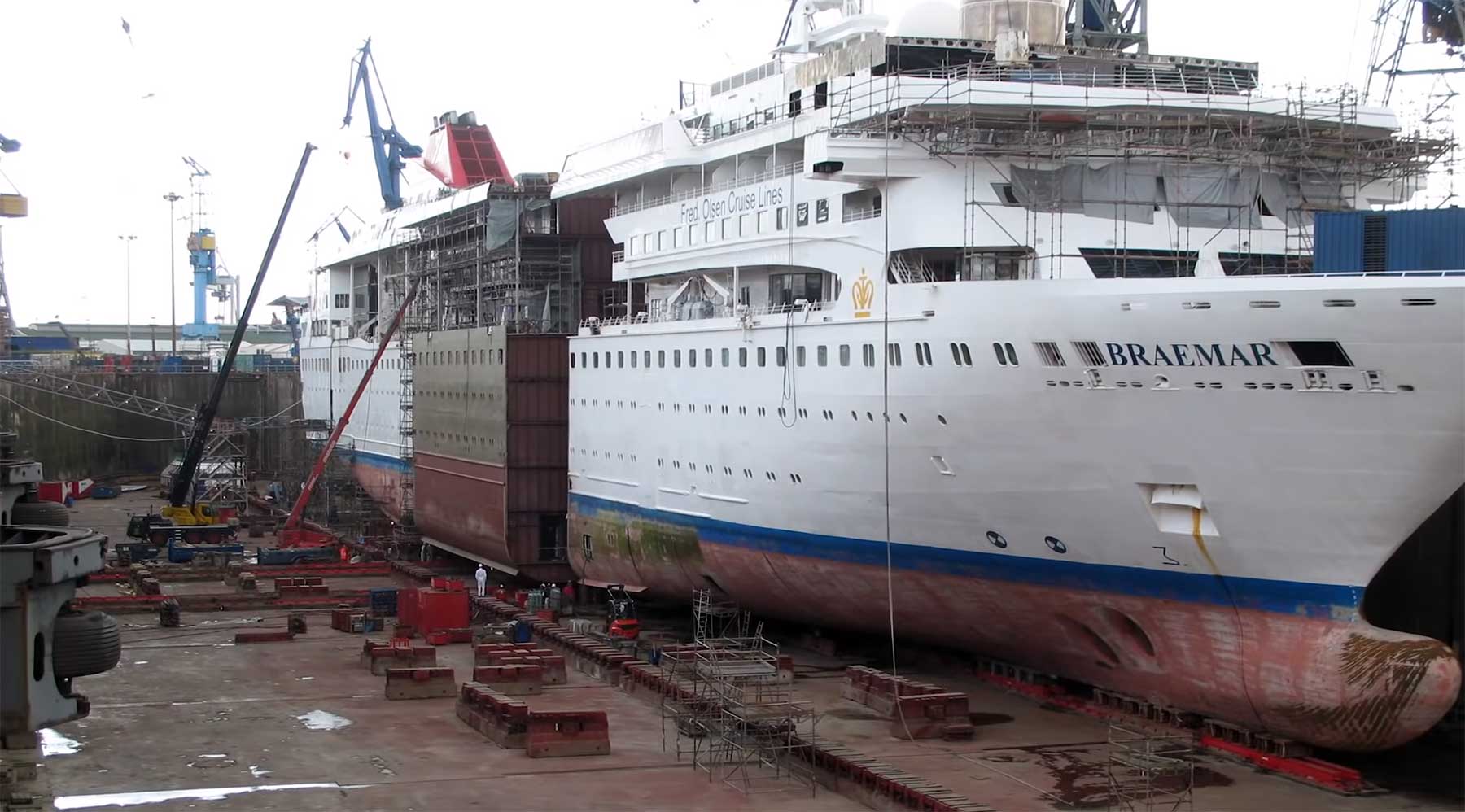 Timelapse: Ein Kreuzfahrtschiff verlängern