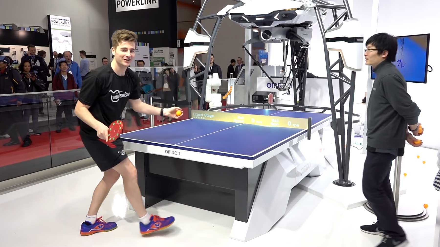 Gegen den besten Tischtennis-Roboter der Welt antreten tischtennisroboter 