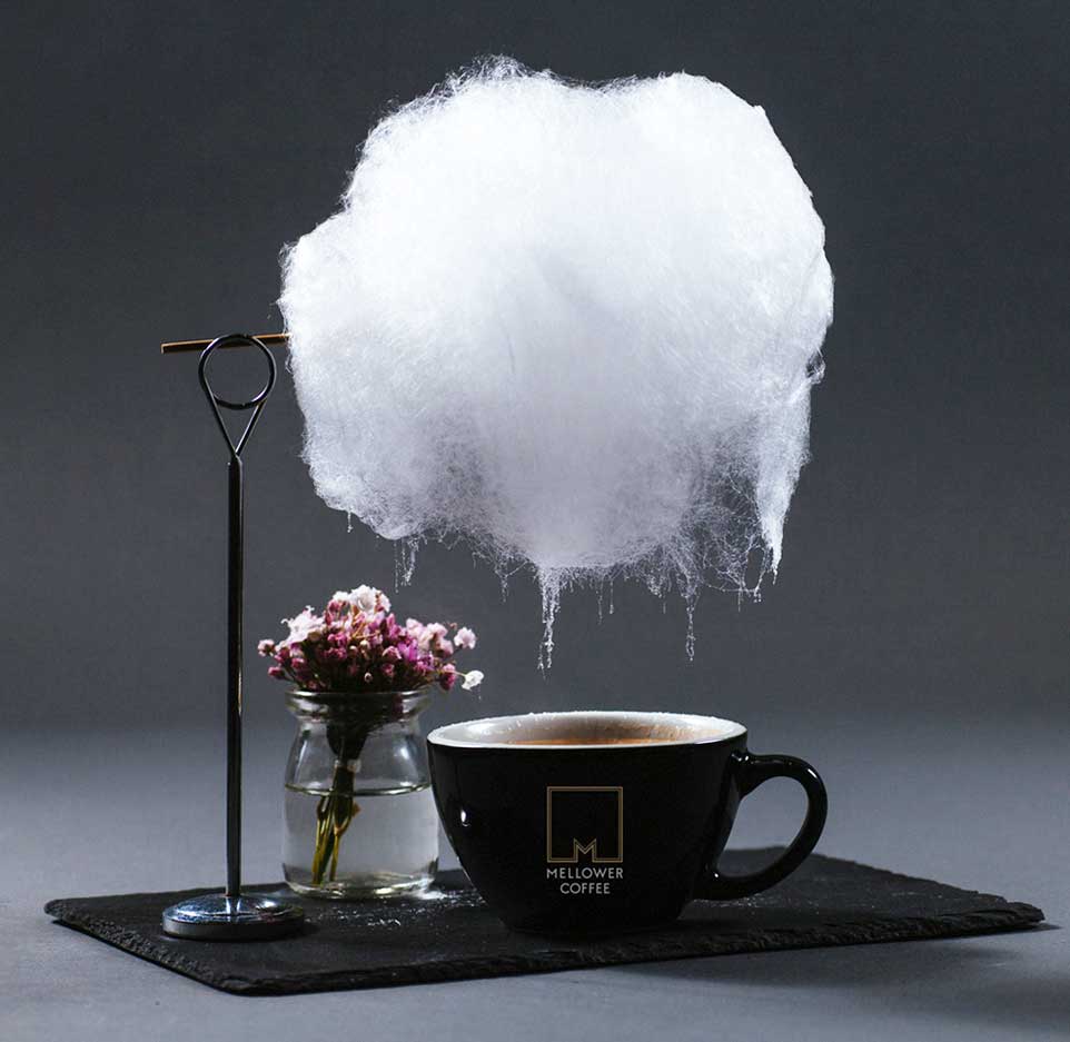 Diese Zuckerwatte-Wolke regnet in Kaffeetassen zuckerwattenwolke-kaffee_01 