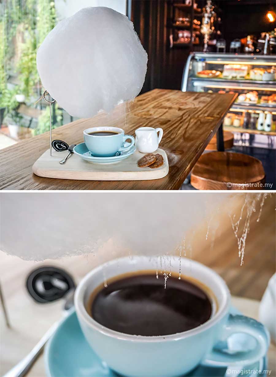 Diese Zuckerwatte-Wolke regnet in Kaffeetassen zuckerwattenwolke-kaffee_03 