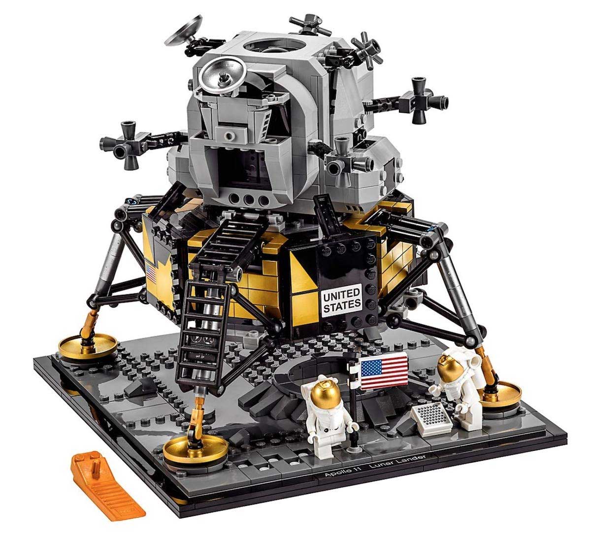 LEGO feiert 50 Jahre Mondlandung mit dem Set "NASA Apollo 11 Mondlandefähre" LEGO-Mondlandung-set_06 