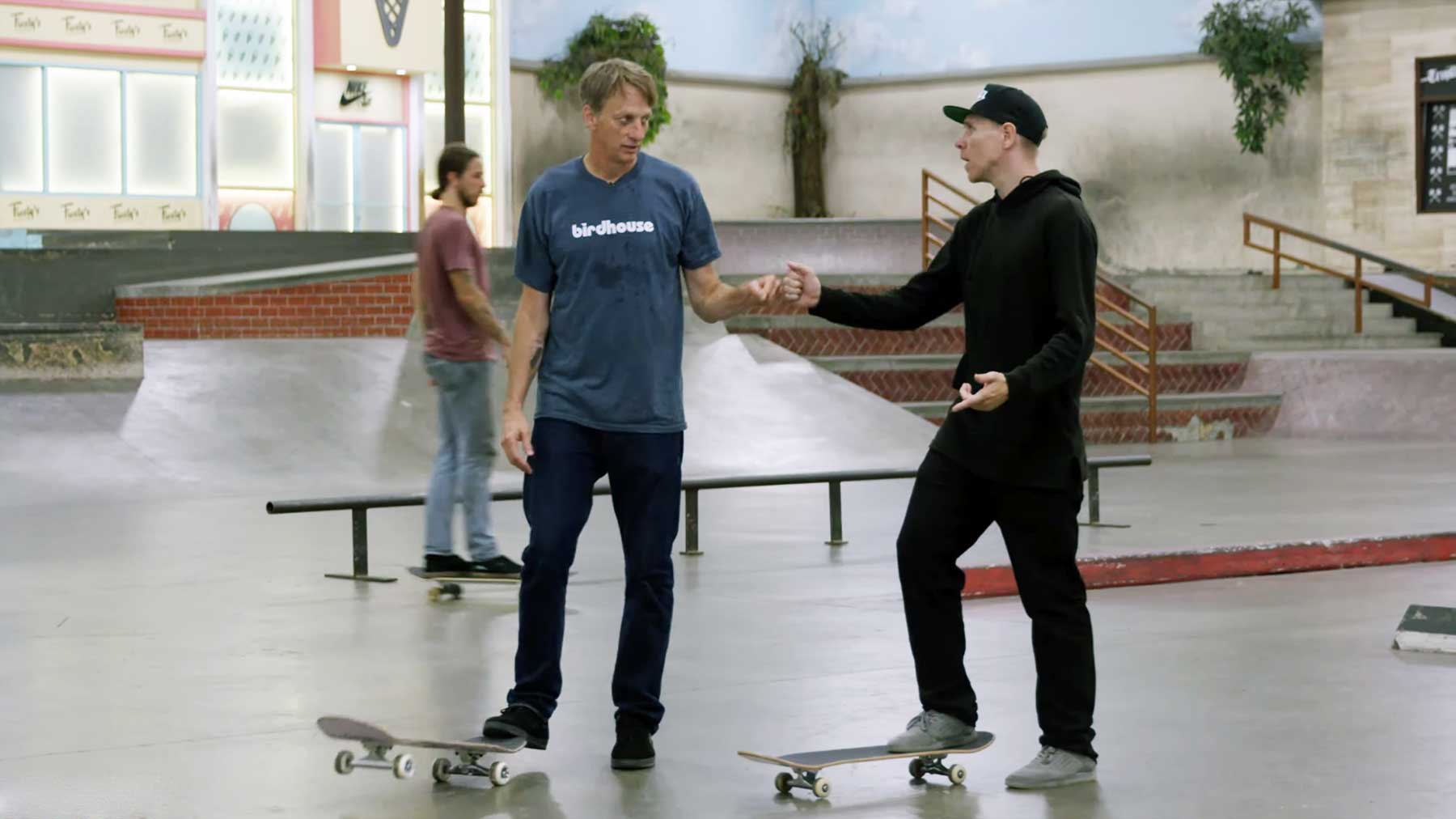 Tony Hawk lernt einen neuen Street Trick von Donovan Strain