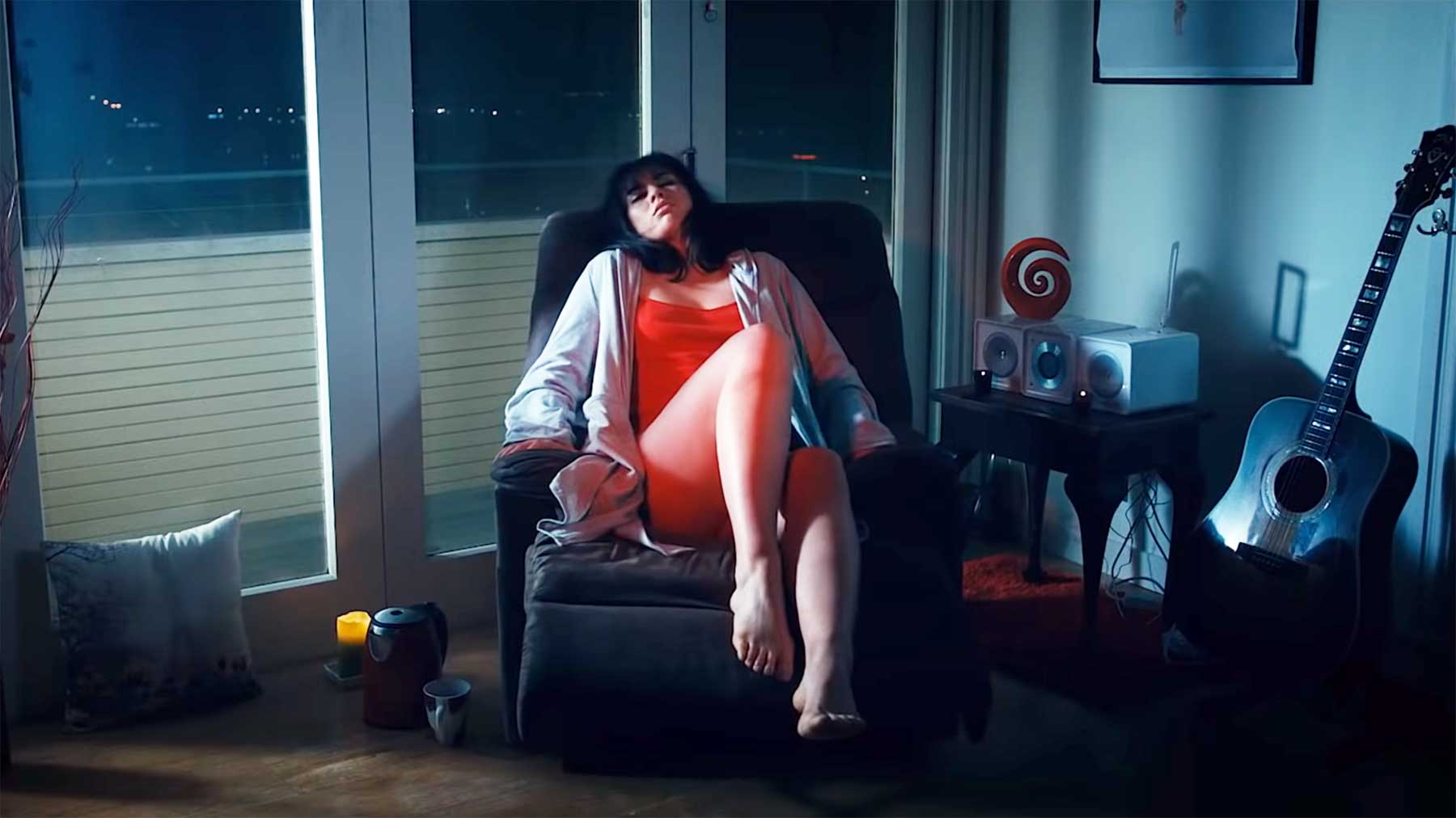 In "Killer Sofa" will ein besessener Sessel dein Leben rauben killer-sofa-trailer 