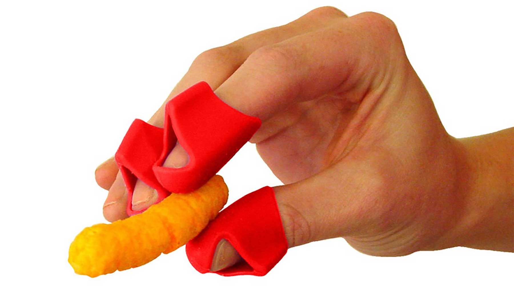 Diese Erfindung hält eure Finger beim Snacken sauber chip-fingers_01 