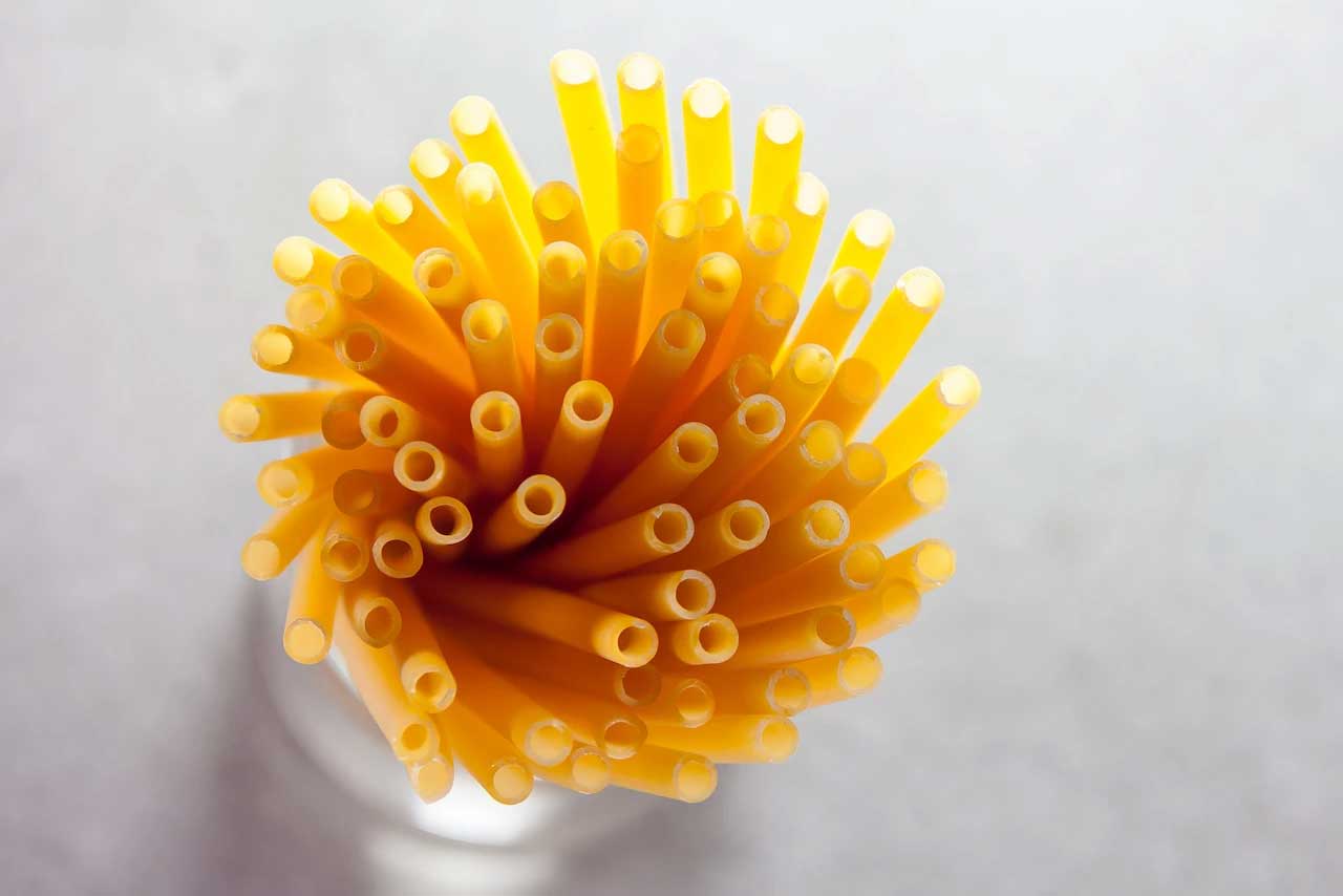 Pasta statt Plastik: Nudel-Strohhalme "Stroodles" stroodles-pasta-strohhalme-nudeln_03 