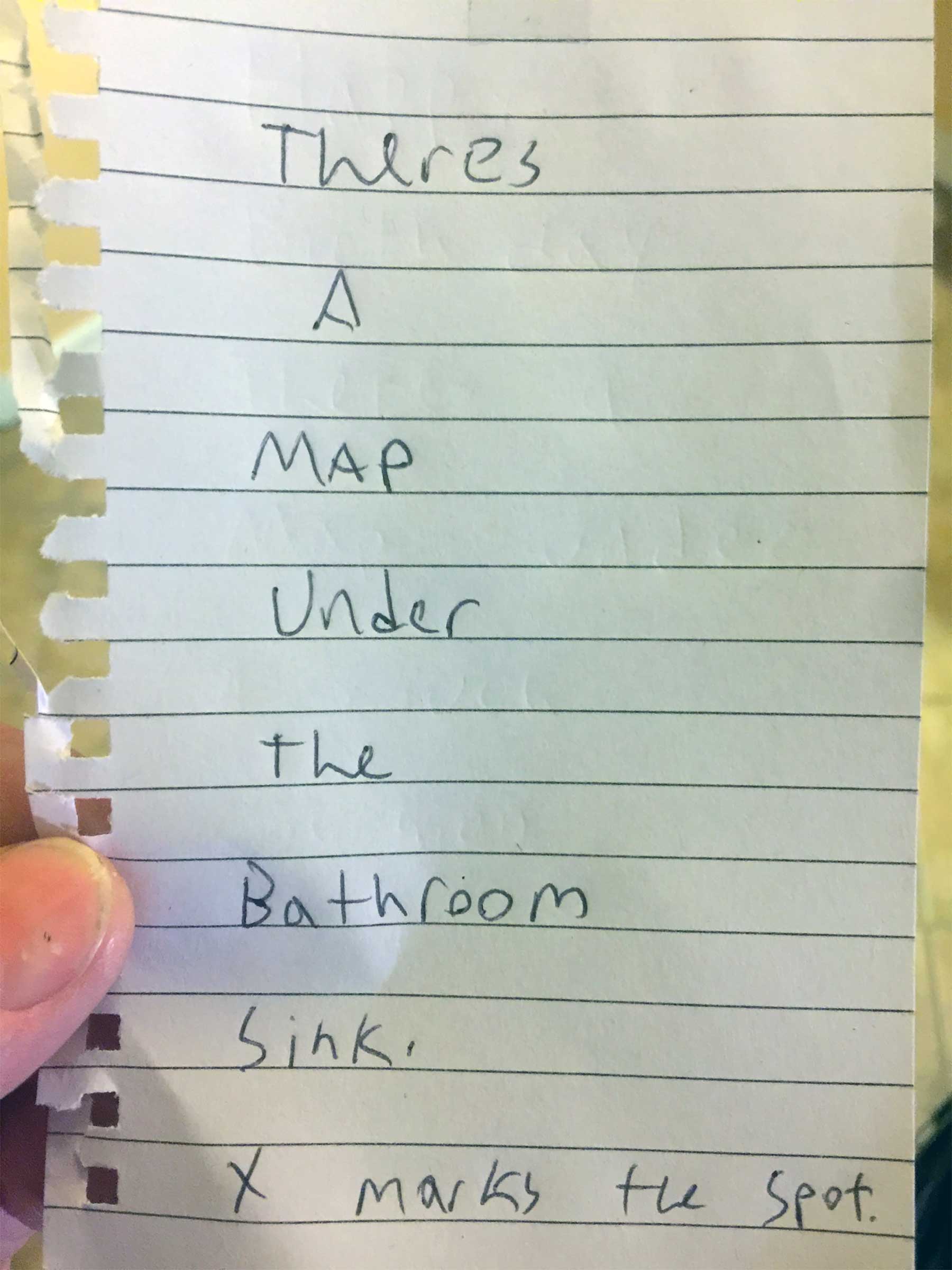 Mann macht Schnitzeljagd, um seiner Frau zu sagen, dass ihr Fürze stinken Wifes-Code-Breaker-Scavenger-Hunt-Birthday-Morning_01 