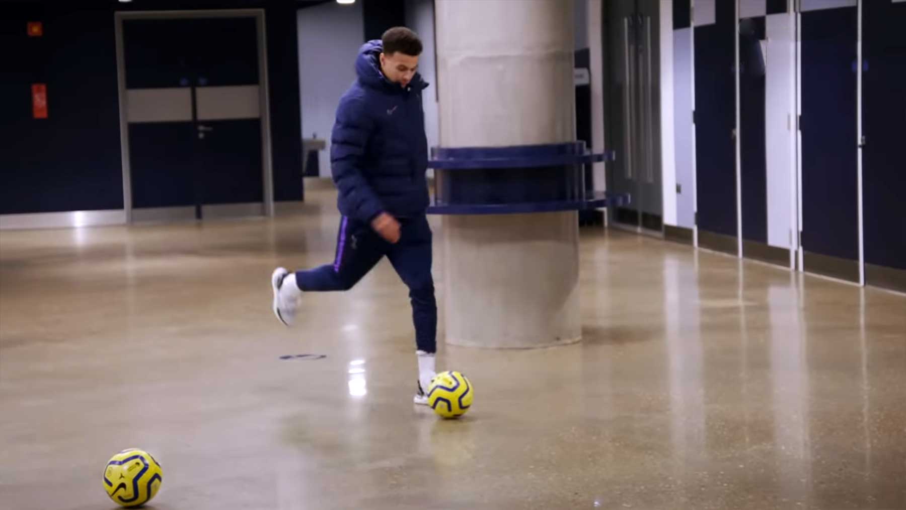 Tottenham Hotspur-Profis spielen Fußball-Golf durchs Stadion