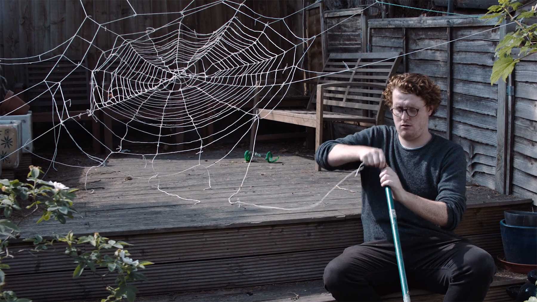 "Man-Spider" - die Mensch-gewordene Spinne Man-Spider-kurzfilm 