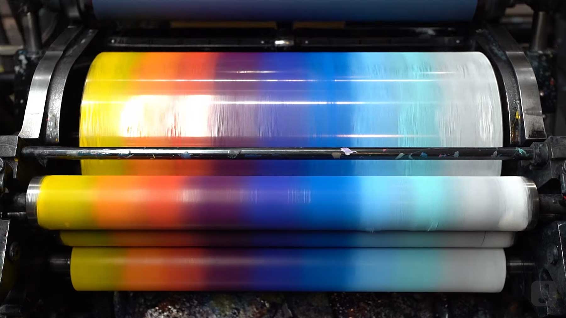 Wie eine Druckerrolle langsam zum Regenbogen wird druckerrolle-regenbogenfarben 