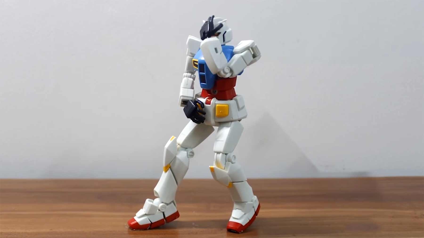 Gundam-Roboter tanzt Michael-Jackson-Moves gundam-tanzt-michael-jackson-stopmotion 