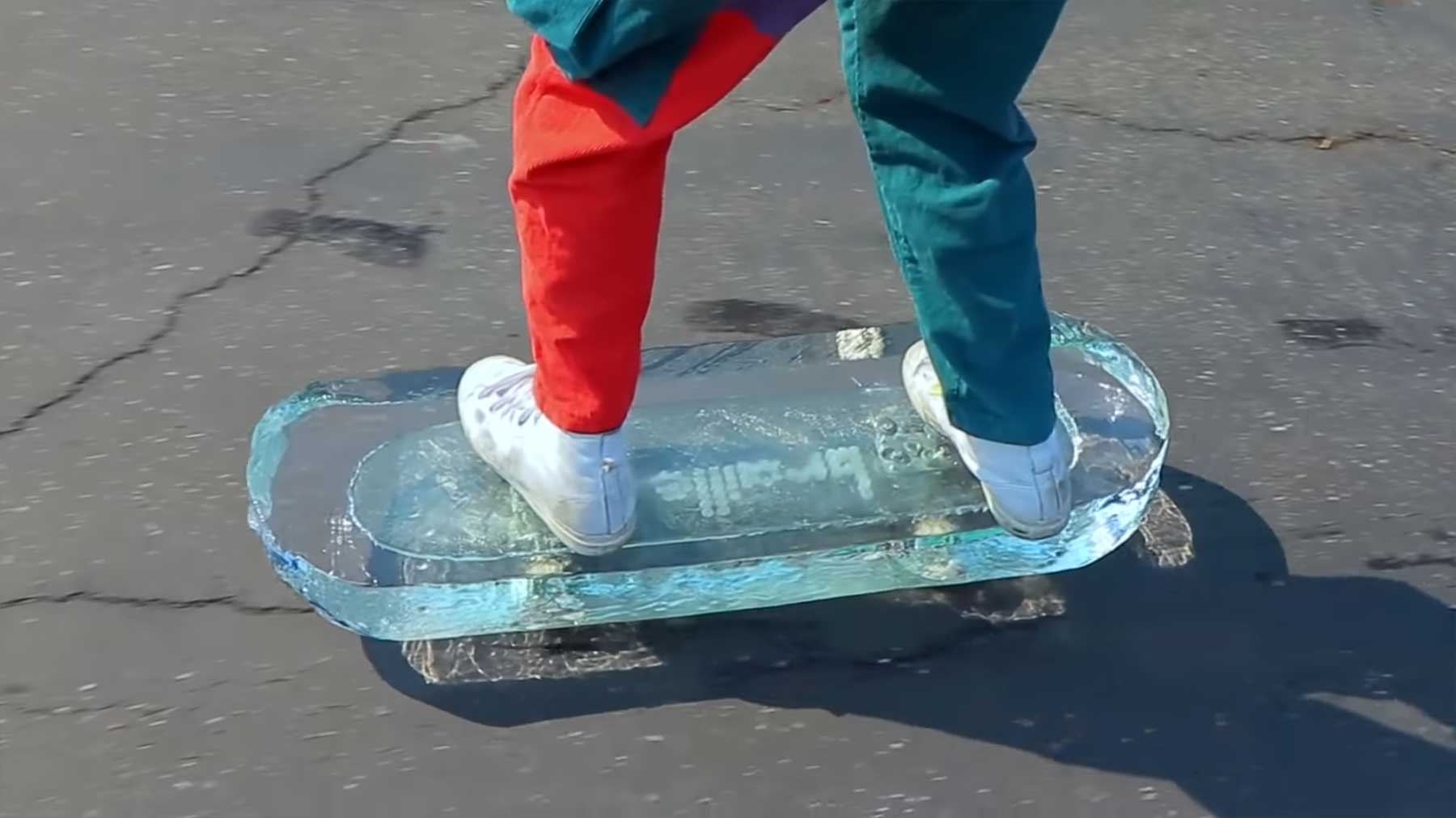 Skateboard aus Eis skateboard-aus-eis 