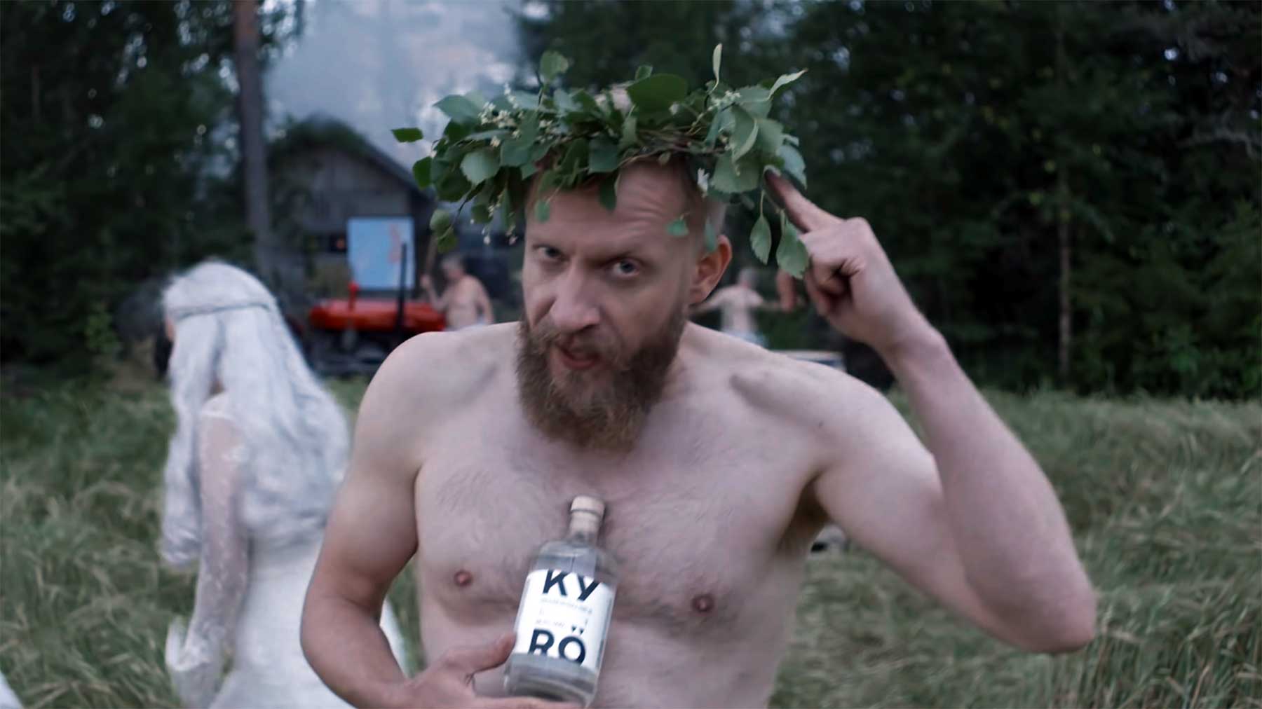 Charaktervolle One-Take-Werbung mit Nacktem: Kyrö Distillery Kyro-Distellery-naked-man-one-take-spot 