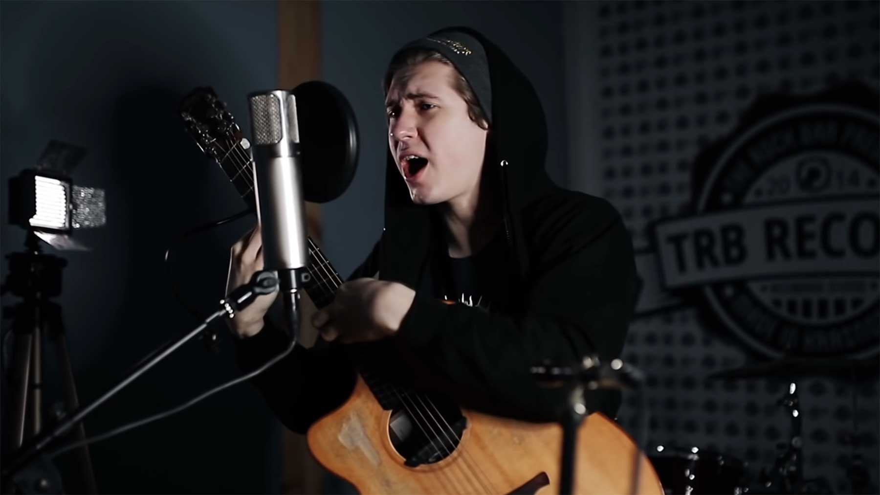 Eminem-Medley auf der Akustik-Gitarre gespielt Alexandr-Misko-eminem-medley 