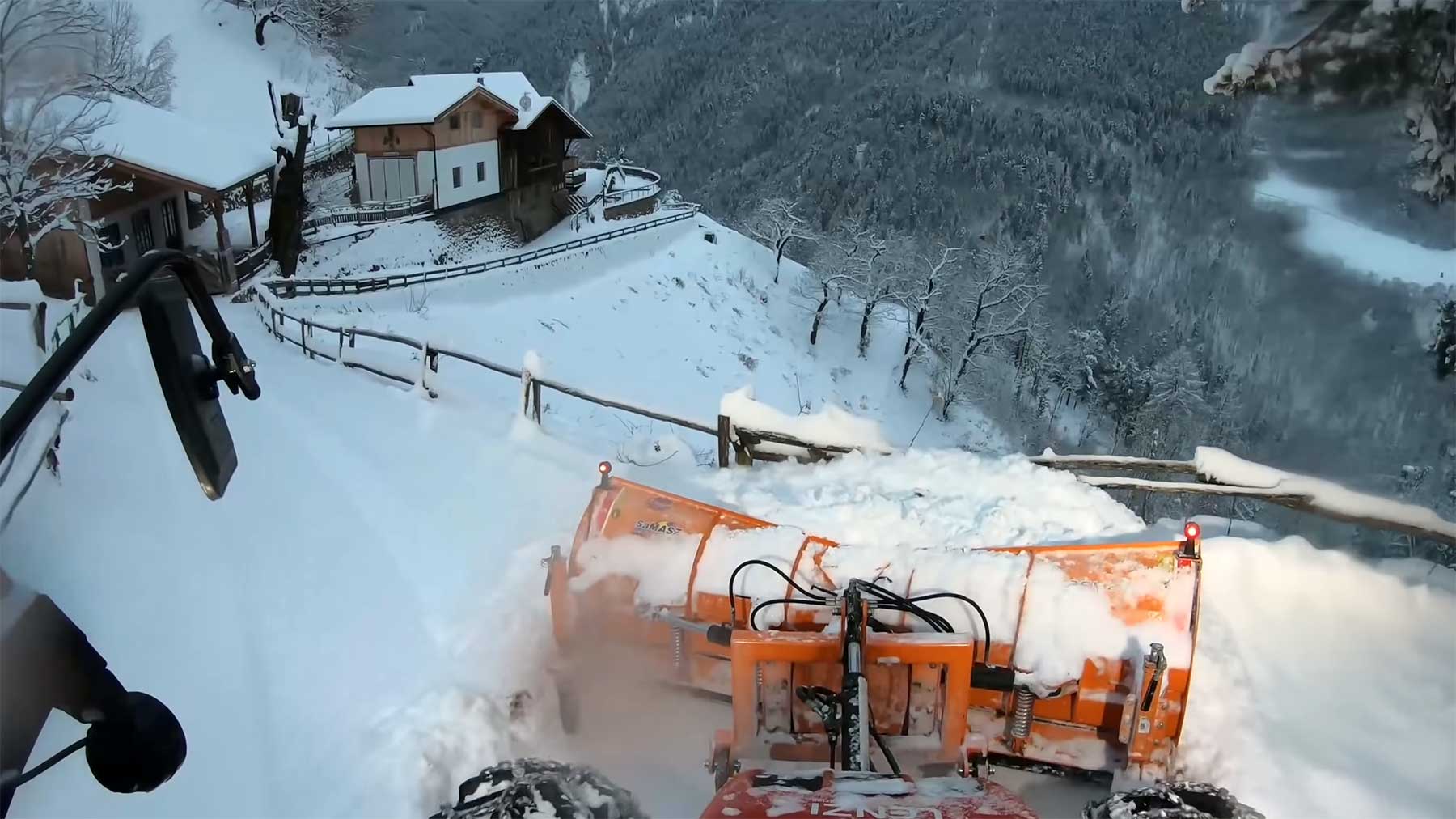 POV-Mitfahrt auf dem Schneeräumer durch die Südtiroler Alpen schneeraeumung-mitfahrt 