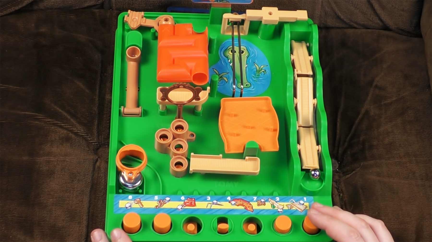 Murmel-Geschicklichkeits-Spiel „Screwball Scramble“