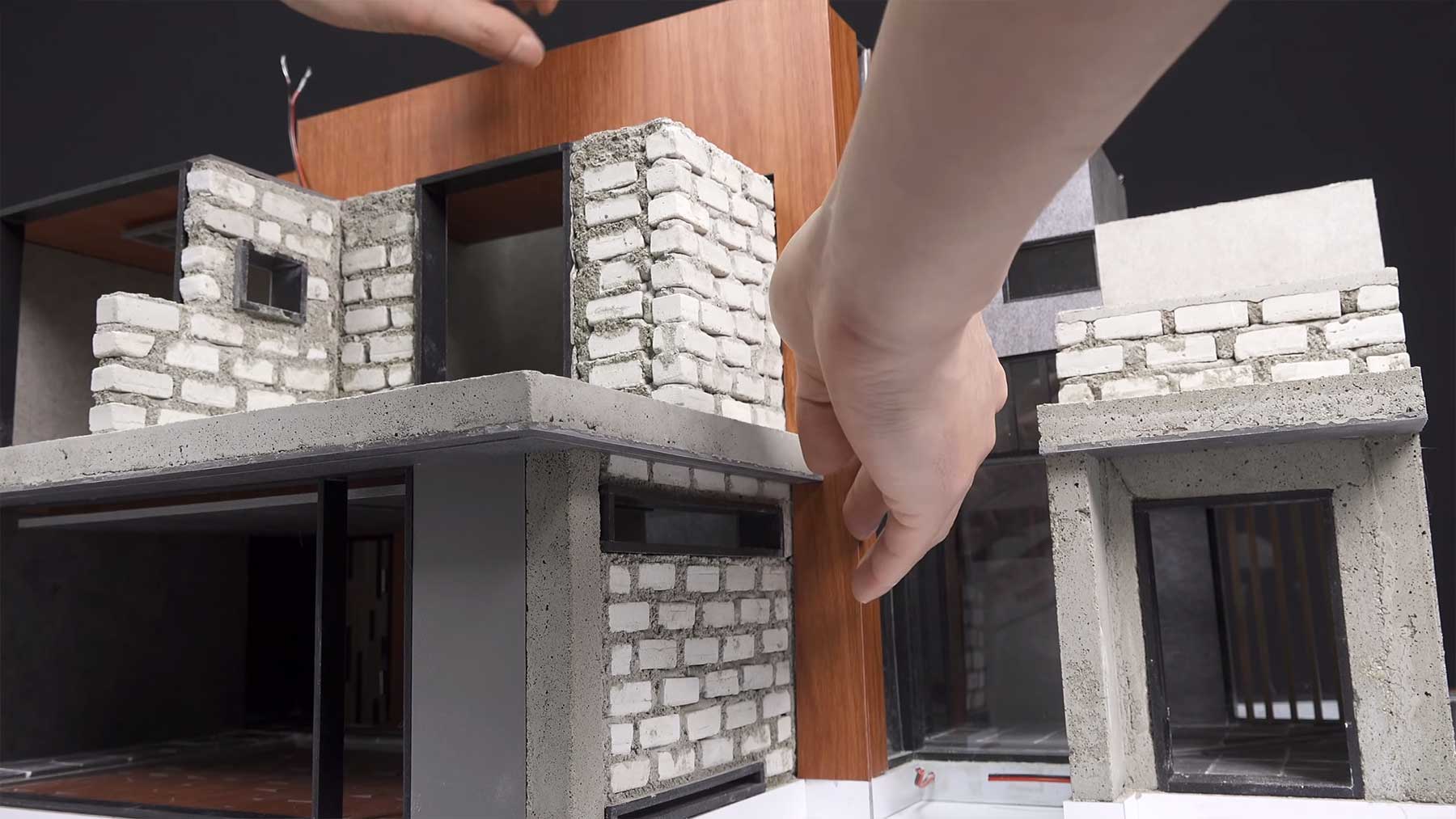 Architekt baut Villa aus "Parasite" im Miniaturformat nach parasite-haus-nachgebaut 