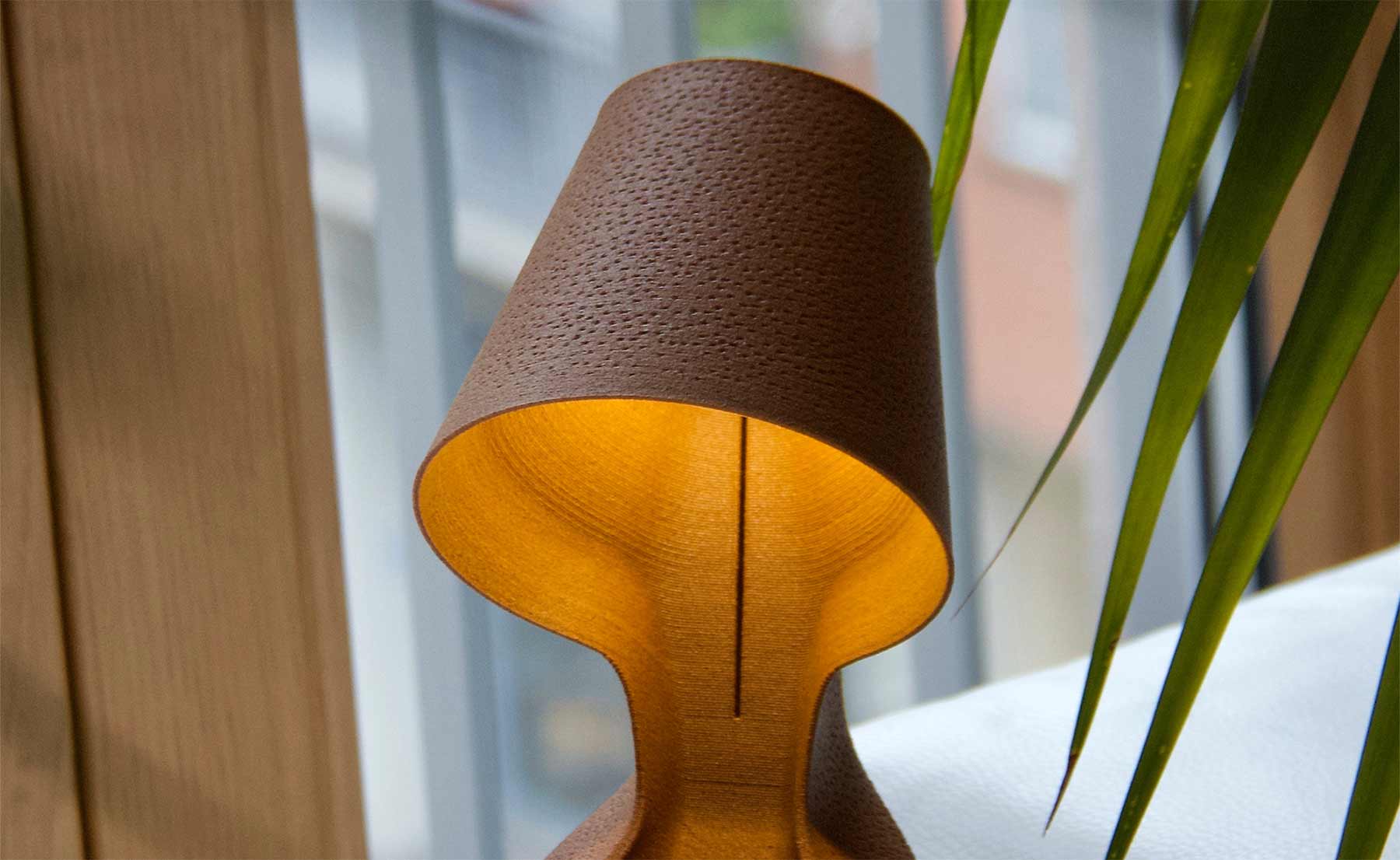 Kompostierbare Lampe aus 3D-gedruckten Orangenschalen