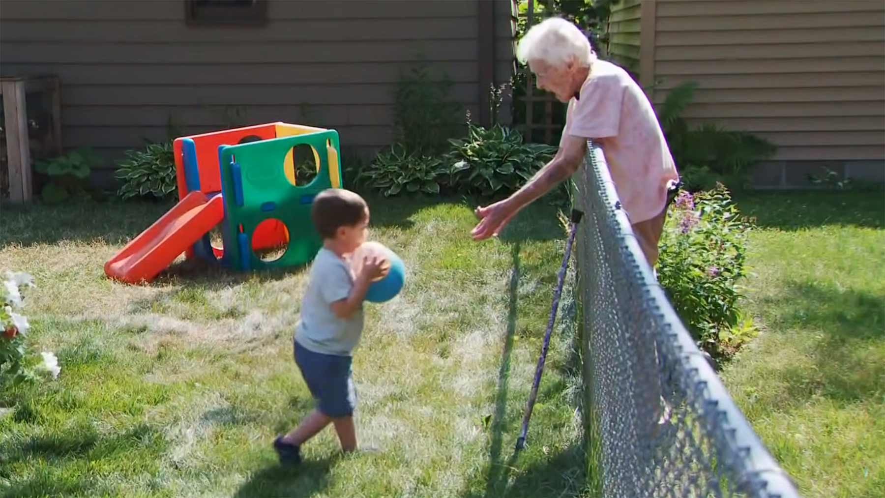 2-Jähriger & 99-Jährige sind beste Freunde