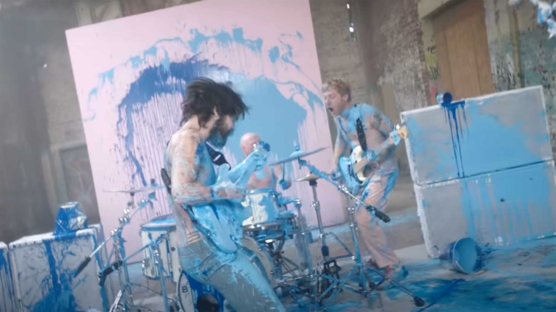 Musikvideo: Biffy Clyro - "A Hunger In Your Haunt" / "Unknown Male 01" Biffy-Clyro-A-Hunger-In-Your-Haunt-Unknown-Male-01-musikvideo 