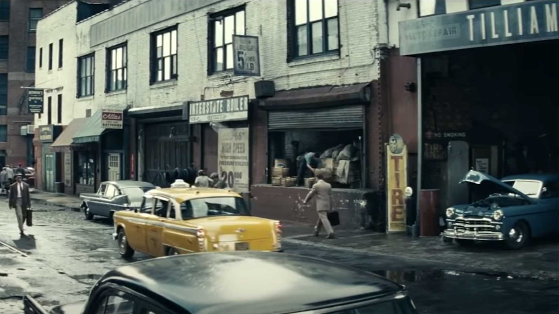 Wie Straßen in historischen Filmen alt aussehend gemacht werden