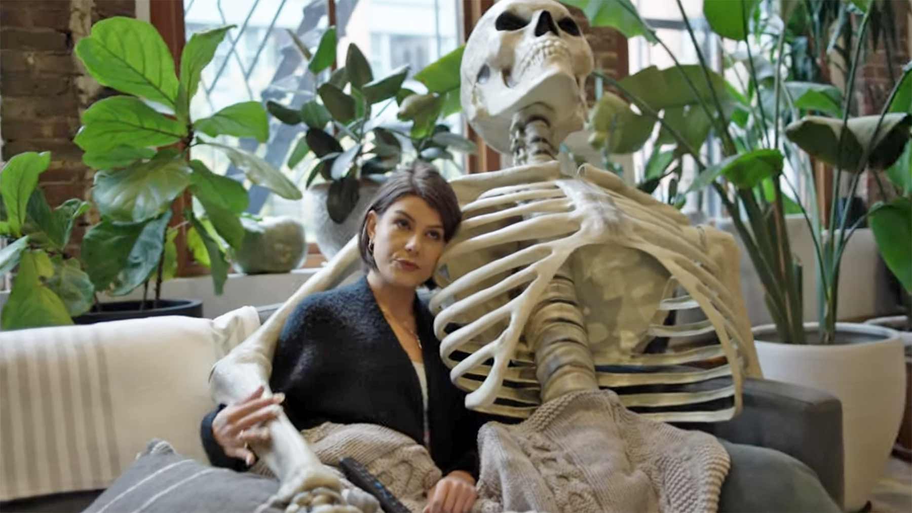Verliebt in ein 3,5 Meter großes Deko-Skelett my-new-boyfriend-skelettliebe 
