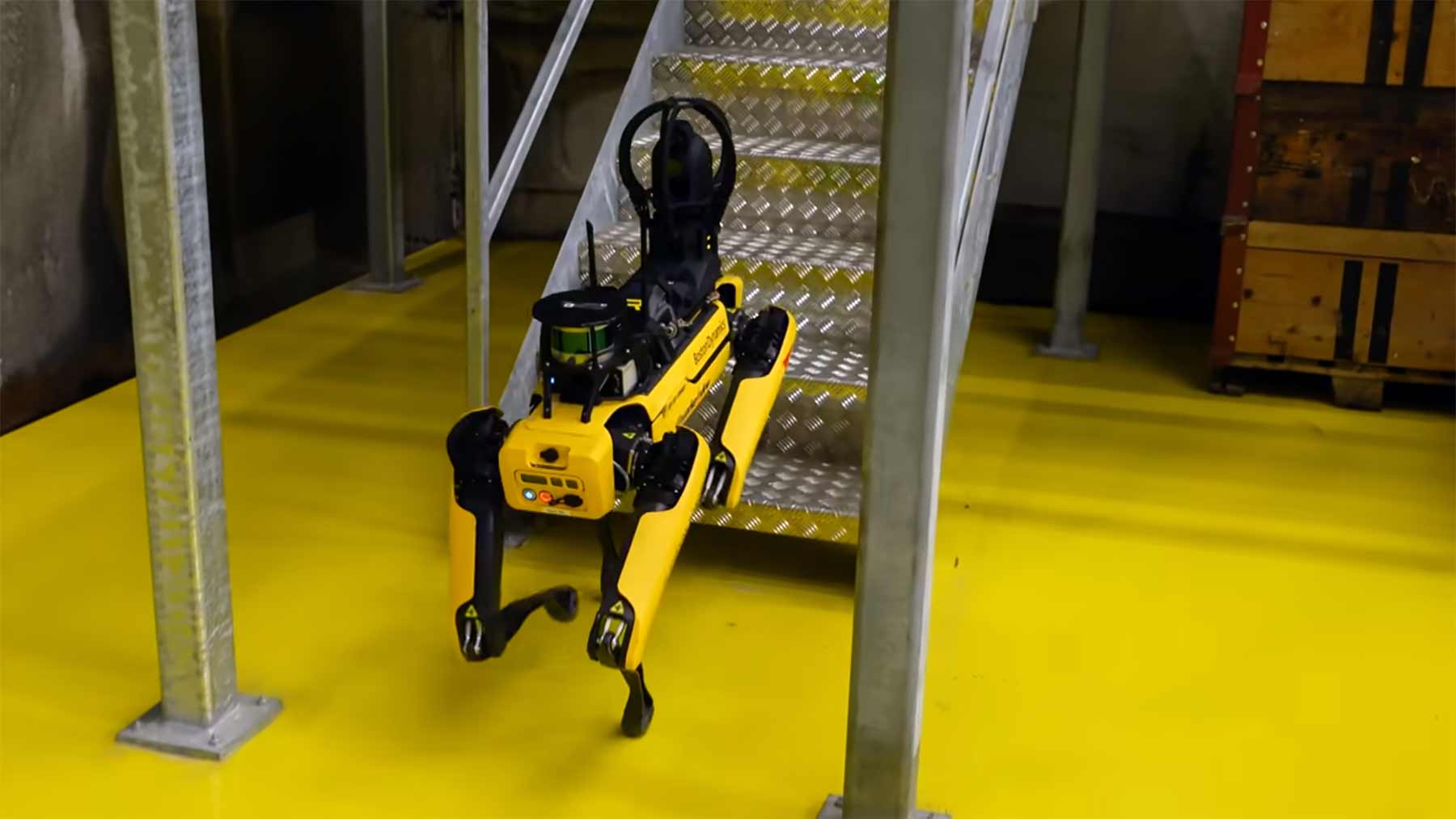 Boston-Dynamics-Roboter Spot im Sicherheits-Einsatz roboterhund-in-pumpanlage 