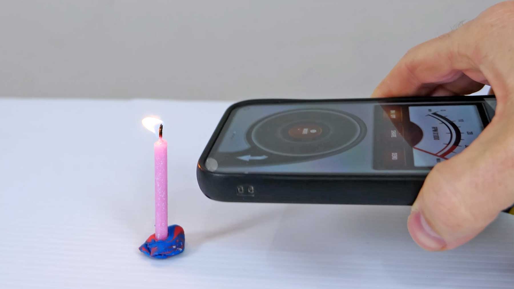 Kerze mit Smartphone-App ausblasen