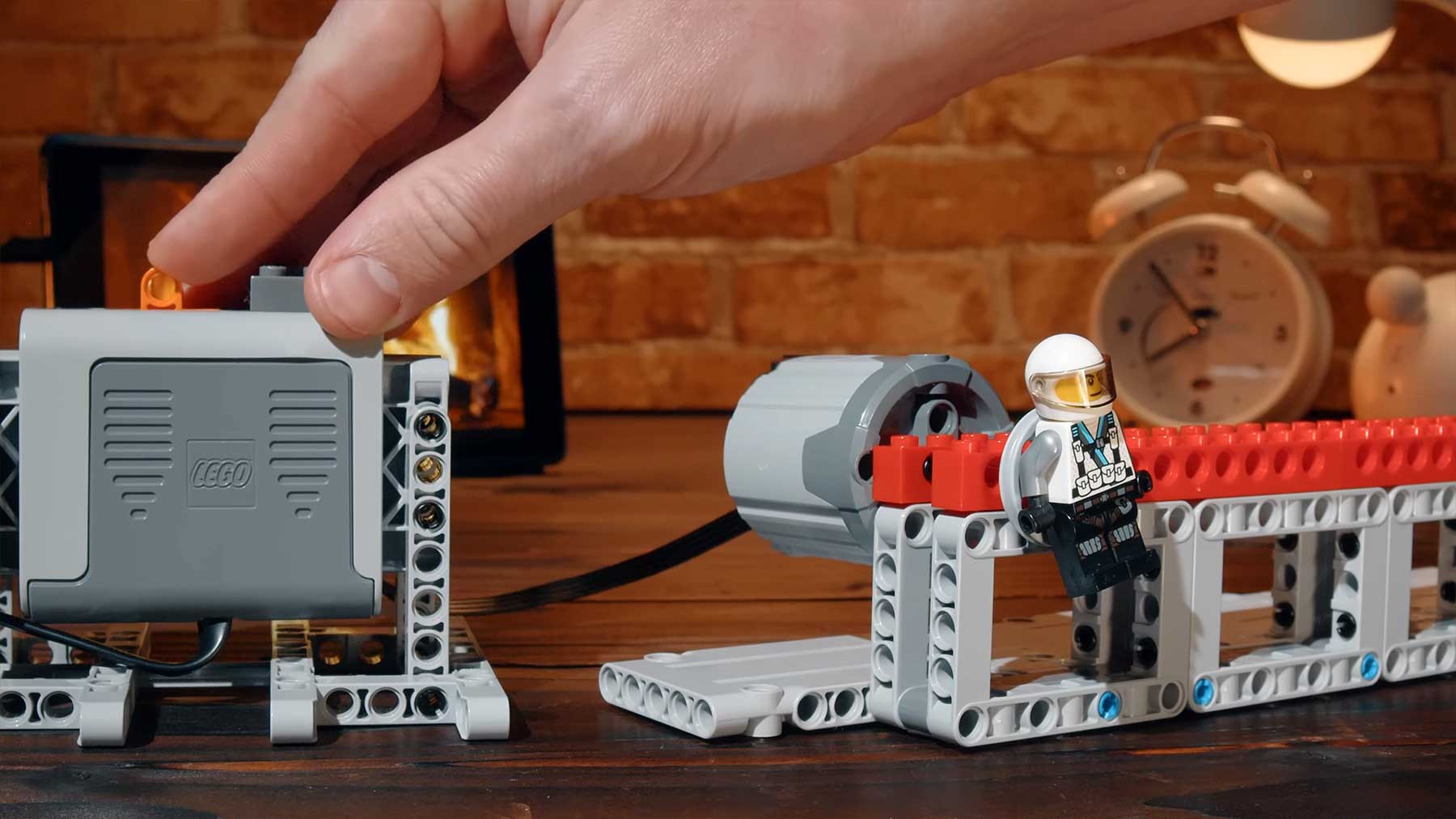 Wie schnell lässt sich eine LEGO-Minifigure drehen? LEGO-minifigure-wie-schnell-drehen 