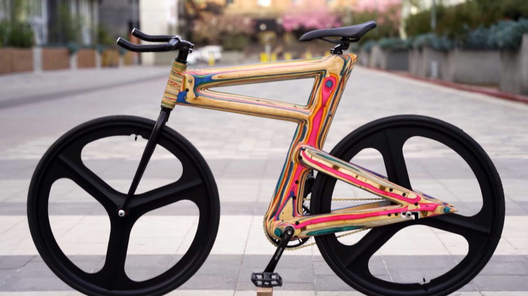 Fahrradrahmen aus 35 alten Skateboard-Decks gebaut Fahrradrahmen-aus-skateboarddecks 