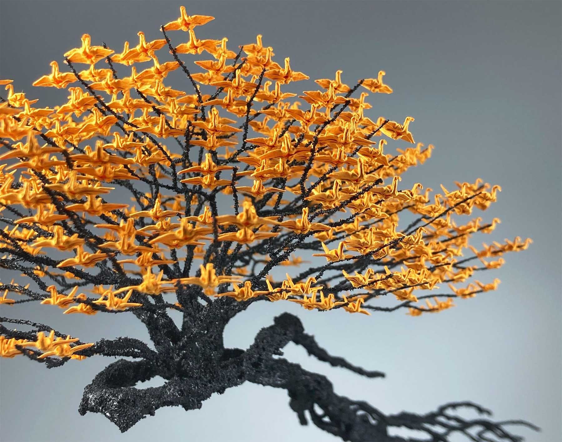 Bäume mit Kronen aus hunderten Origami-Vögeln Naoki-Onogawa-bonsai-cranes 