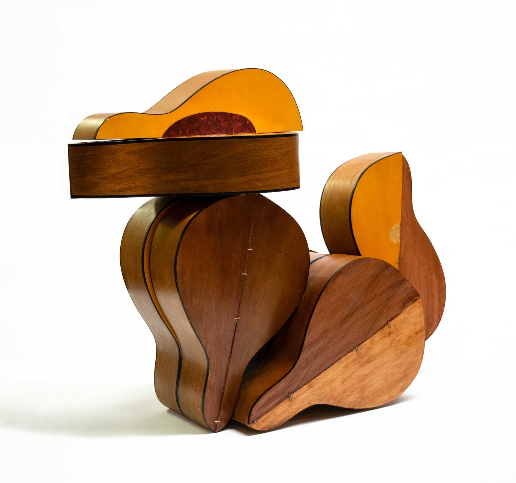 Willie Cole erstellt Skulpturen aus Instrumenten & anderen Gegenständen Willie-Cole-skulpturen-2 