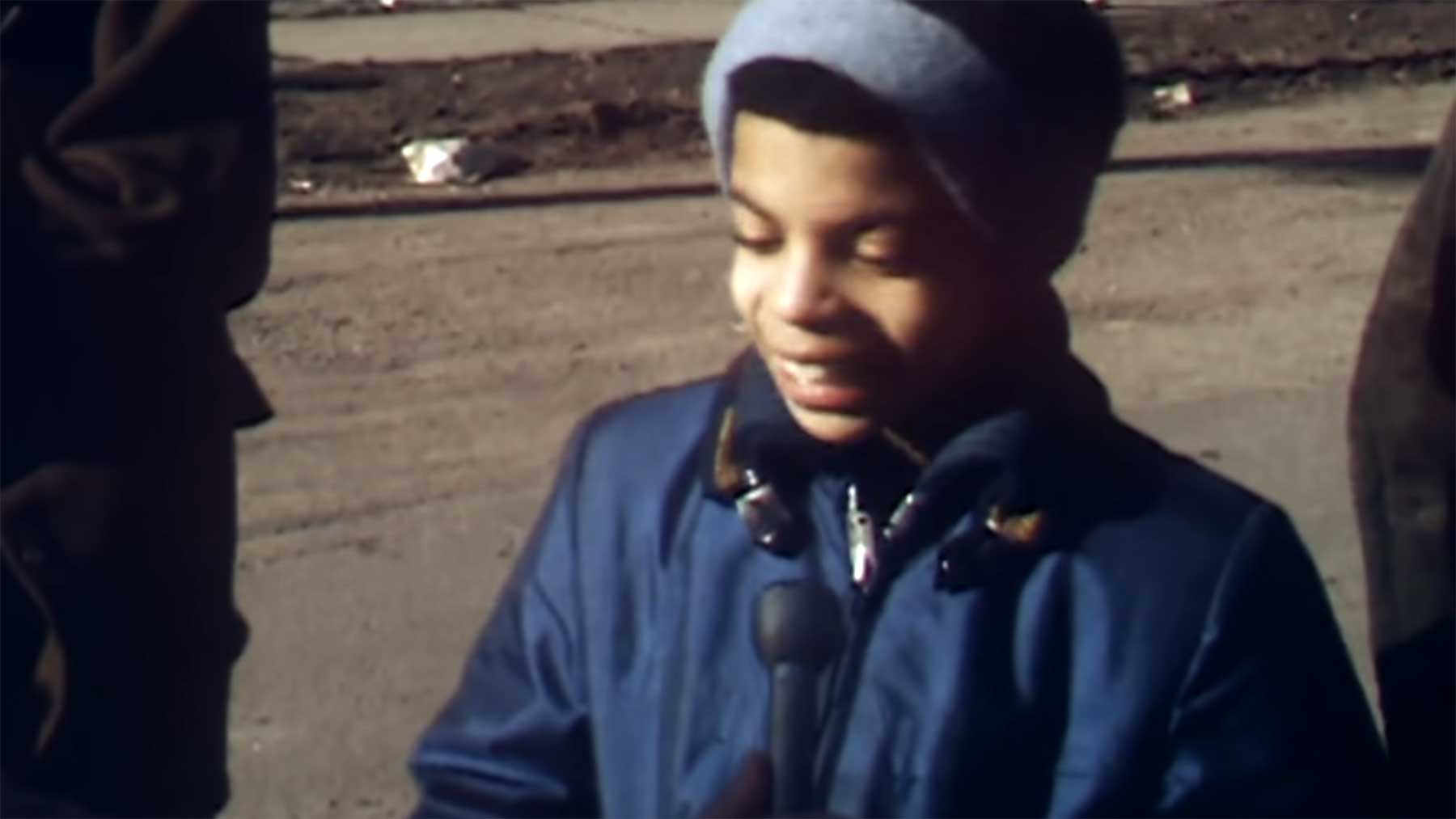 11-jähriger Prince in alter Straßenbefragung