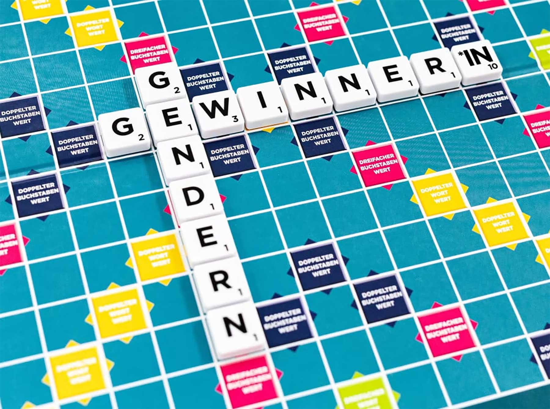 Scrabble baut Gendersternchen-Stein offiziell ins Spiel ein Scrabble-gendersternchen-platte-02 