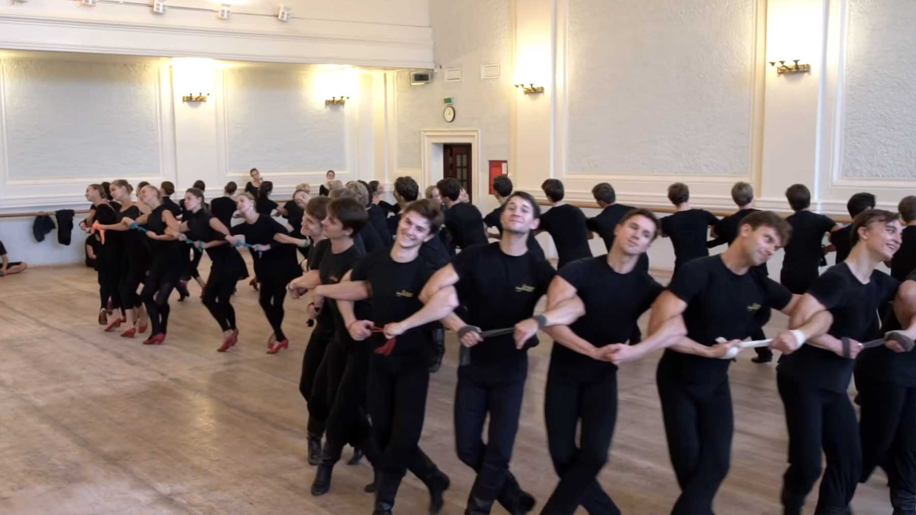 Das Igor Moiseyev Ballett bei der Tanz-Probe