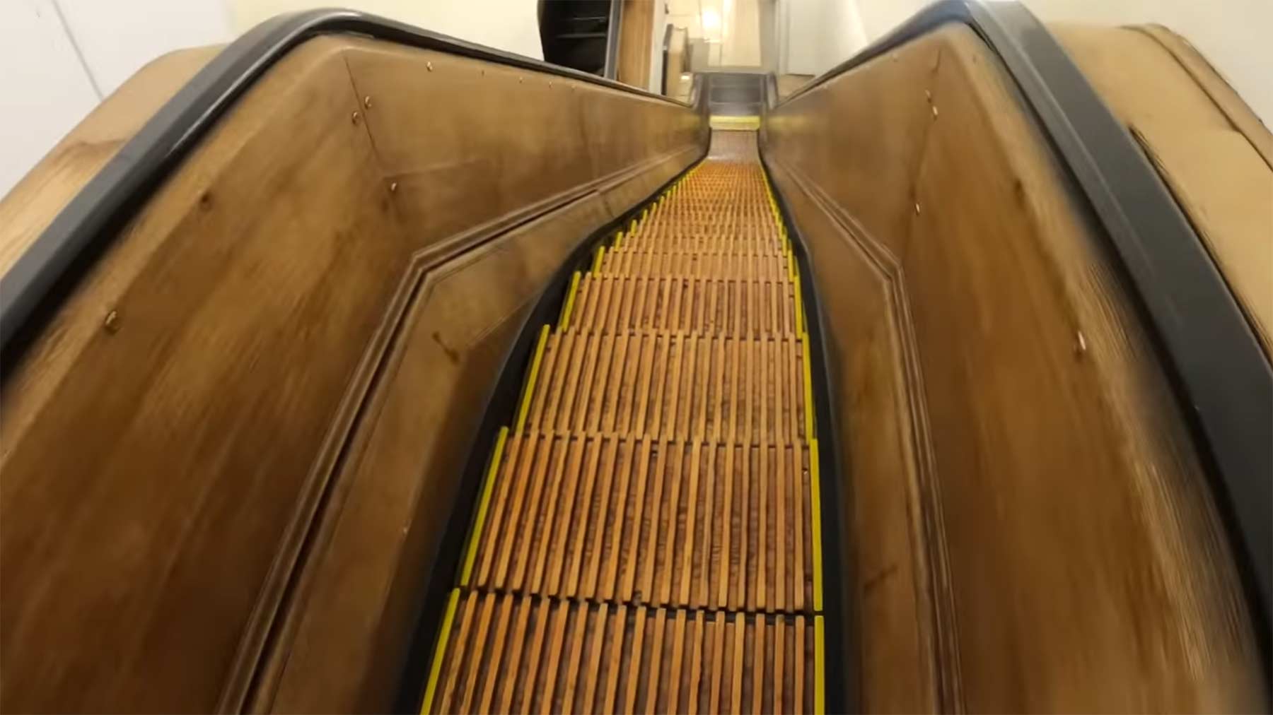 Jahrhundert alte Holz-Rolltreppe in New York City