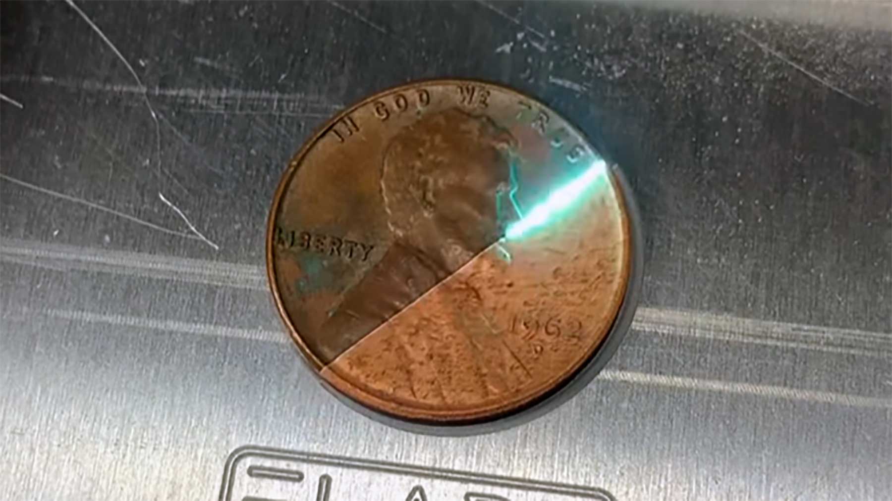 Münzen mit einem Laser reinigen