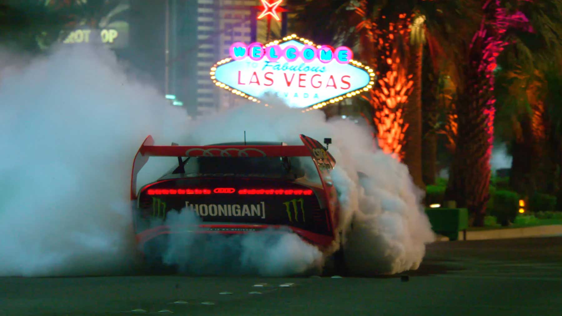 Ken Block rast im elektrischen Rennwagen durch Las Vegas