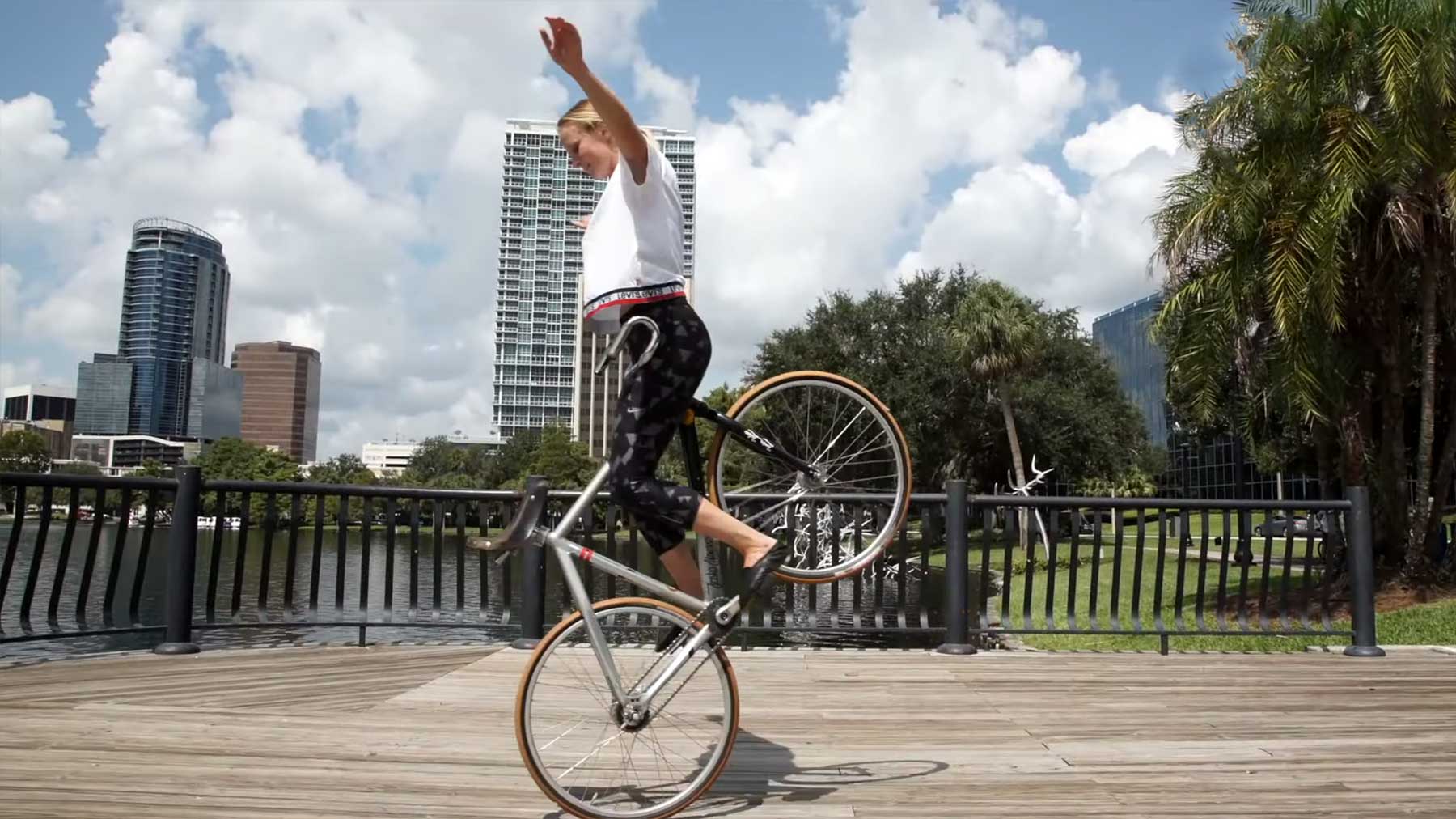 Videoportrait: Kunstradfahrerin Lea Schaepe lea-schaepe-bike-tricks 