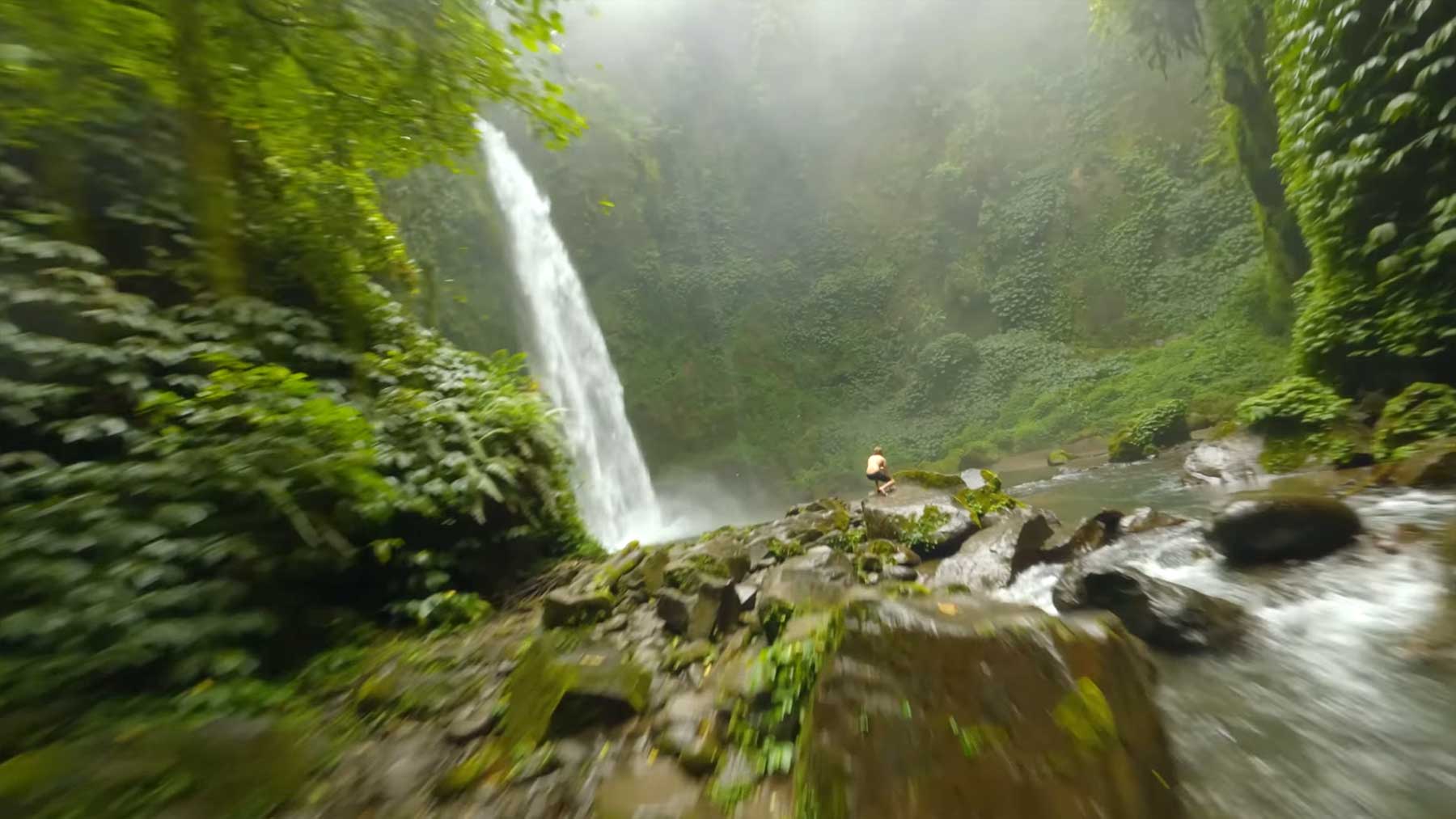 Mit der Drohne über Indonesien fliegen