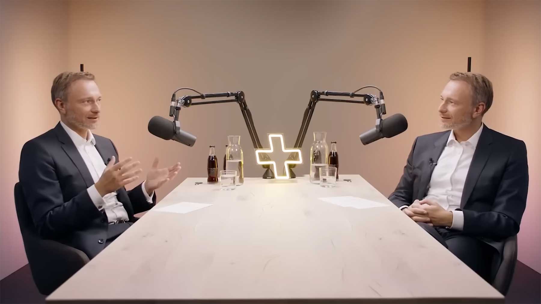 Christian Lindner spricht mit Christian Lindner im Christian-Lindner-Podcast über Christian Lindner Christian-lindner-interviewt-sich-selbst 