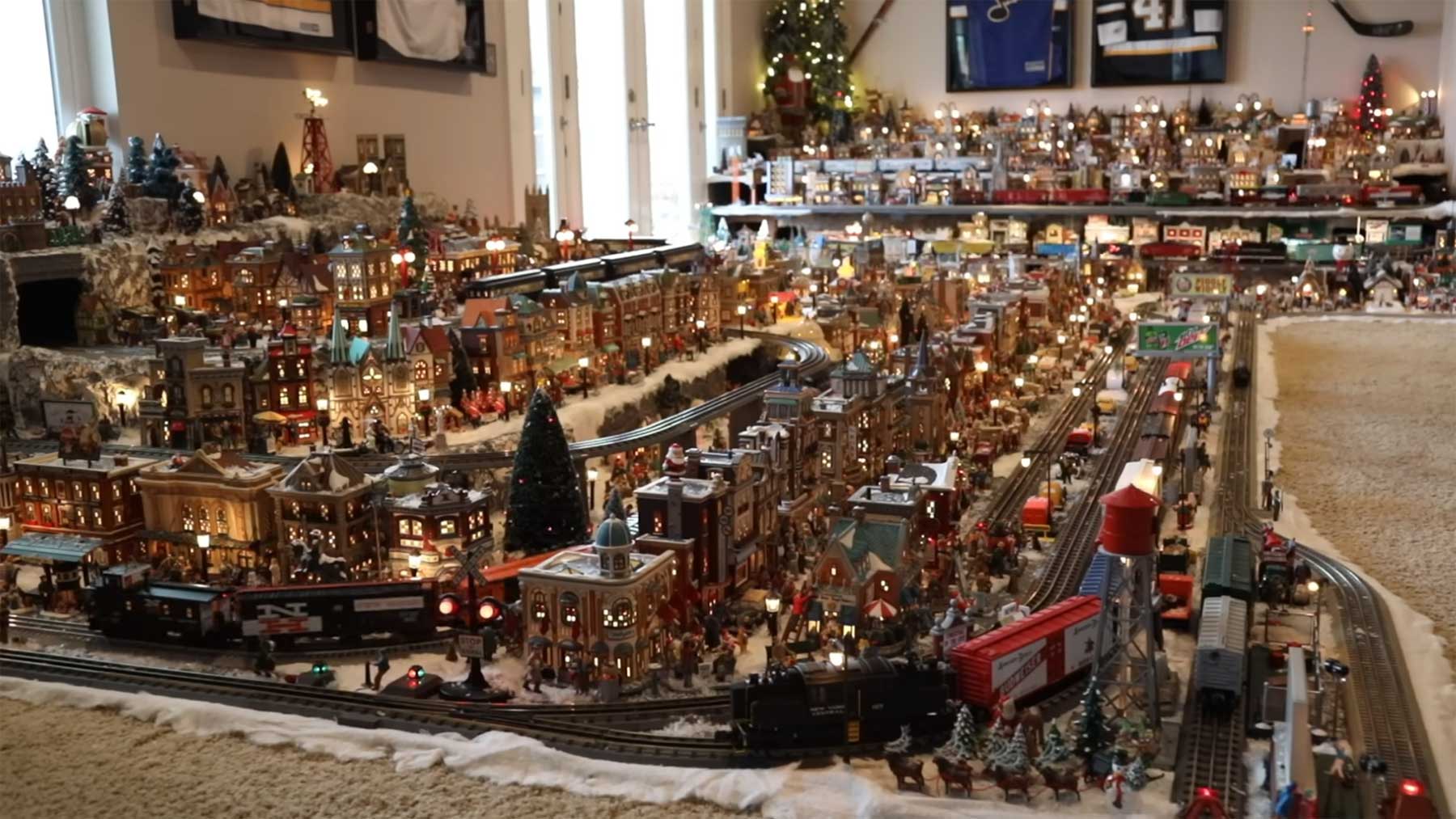 Modellbau: Aufbau eines großen Weihnachts-Dorfes weihnachtsdorf-modellbau-eisenbahn 