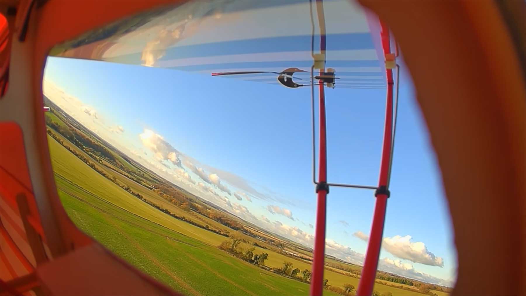 Cockpit-Blick aus einem Modellflugzeug