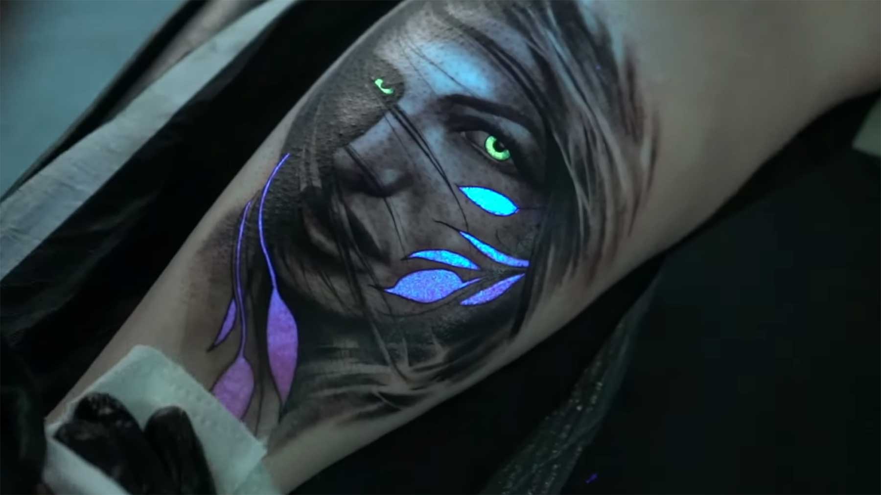 Glow-in-the-Dark-Tattoos von Jonny Hall glow-in-the-dark-tattoos-von-Jonny-Hall 