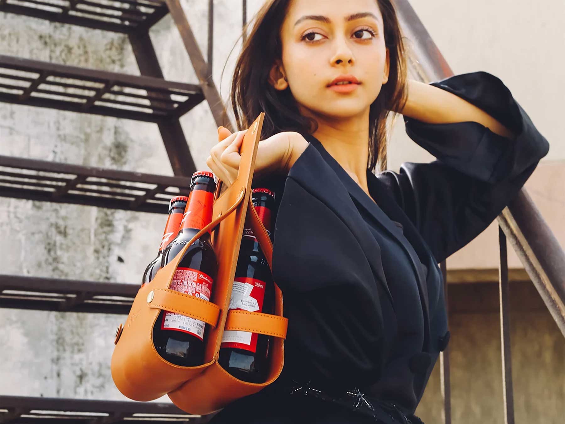 Stylische Ledertasche zum Transport einzelner Bierflaschen ledertasche-bierflaschen-transportieren-03 